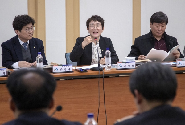 지난 22일 구청 중회의실에서 더불어민주당 대덕구지역위원회와 지역현안 해결 및 구정발전을 위한 당정협의회 개최