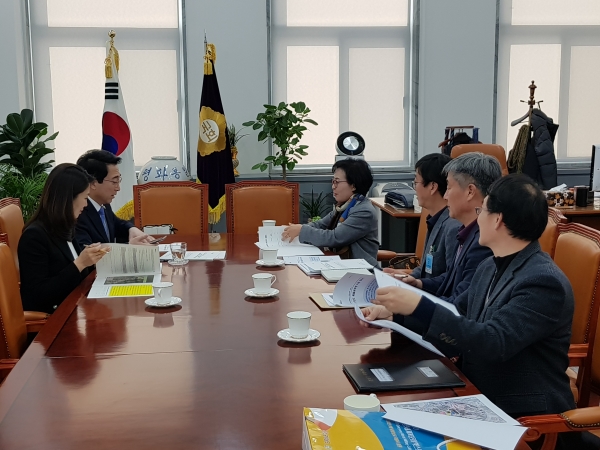 25일 국회 방문해 박수현 국회의장 비서실장을 만나 지역현안 사업과 국비 지원 건의해