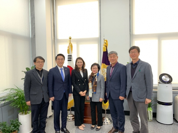 25일 국회 방문해 지역현안 사업과 국비 지원 건의에 나선 시의회와 집행부 관계자