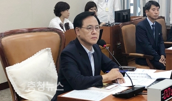 이명수 국회보건복지위원장(자유한국당, 충남 아산갑)