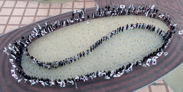 구청광장 태극기