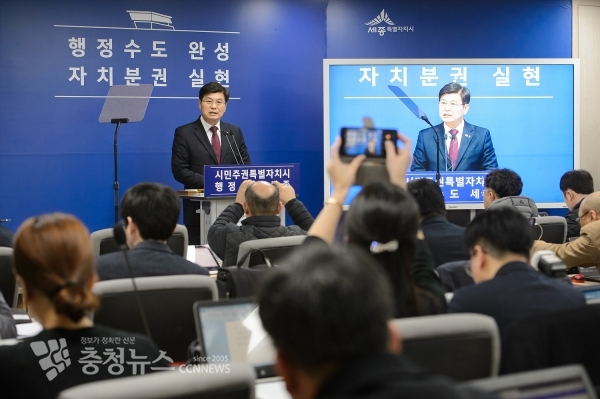 답변하는 이춘희 세종시장 / 충청뉴스 최형순 기자