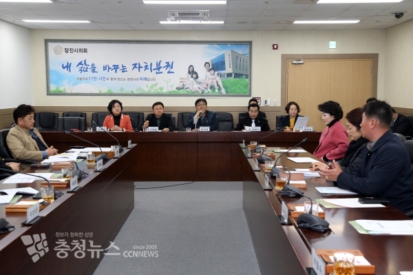 당진시의회, 새마을운동 관계자와의 간담회 / 충청뉴스 최형순 기자