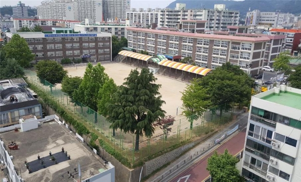 동대전초등학교 운동장