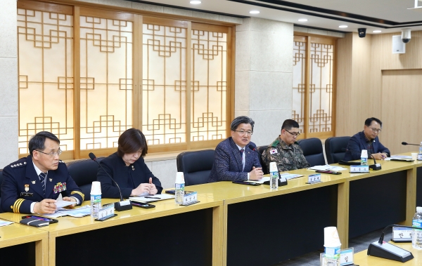 6일 유성구청 중회의실에서 정용래 유성구청장이 ‘2019년 제1차 통합방위협의회’ 회의 주재 모습