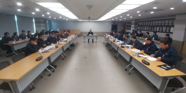 산불방지 실무협의를 진행 (중앙은 유병훈 부시장, 좌우는 시청 실과장, 유관기관 관계자, 읍면동장)