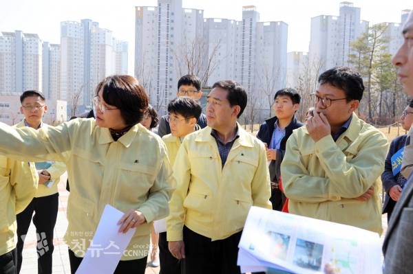 질문하는 세종시의회 교육안전위, 손현옥 의원