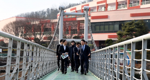 지난 7일 기획재정부 관계자 뿌리공원 방문