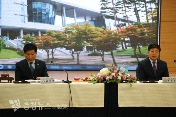 김진호 회장과 인치견 천안시의회 의장 / 충청뉴스 최형순 기자