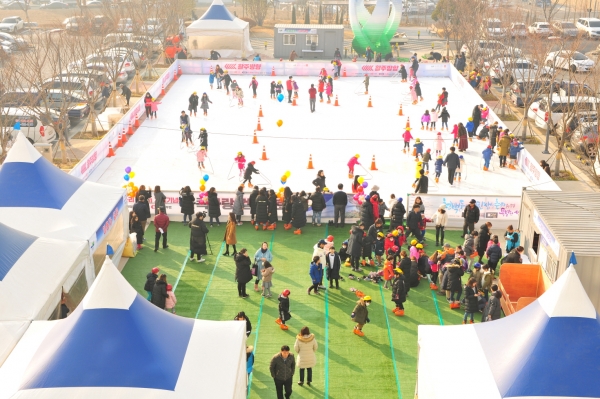 예산군 천백년광장 스케이트장 모습