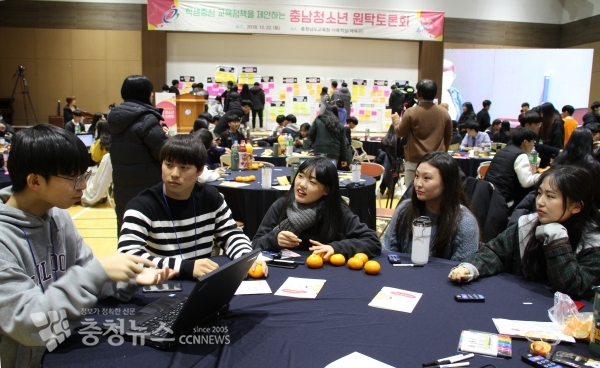 지난해말 충남 학생들은 학생원탁토론회에서 다양한 교육 정책을 제안해 큰 호평을 받았다.