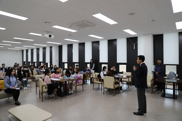 ‘2019학년도 1학기 해외자매대학 교환학생 오리엔테이션’을 개최한 가운데, 최병욱 총장이 환영인사