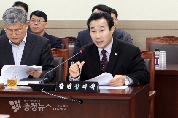 조례안 질의 답변하는 모습 / 충청뉴스 최형순 기자