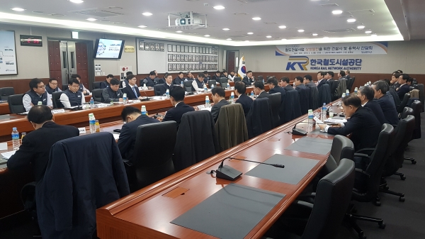 철도공단은 철도 건설분야 49개 협력사와 12일 철도공단 본사(대전시 동구 소재)에서 상생협력을 위한 소통의 장을 마련했다.