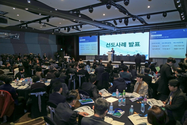 지난 13일 김홍장 시장 지역에너지전환 전국포럼 선도사례 발표