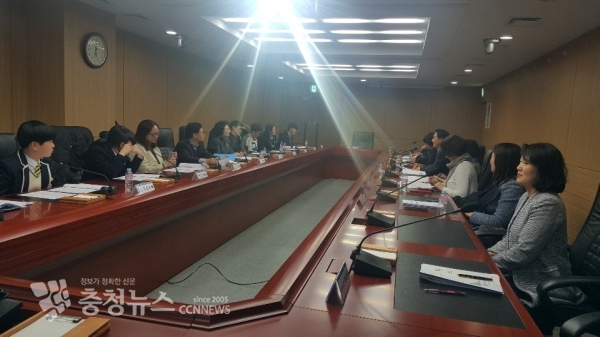 「편한 교복 추진위원회」는 지난 13일 세종시교육청 3층 상황실에서 1차 협의회를 개최