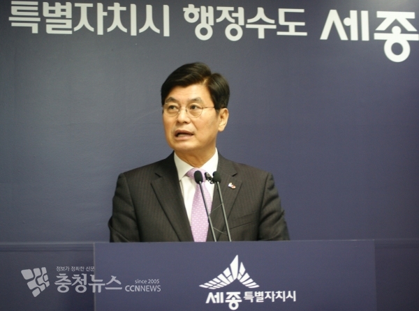 답변하는 이춘희 세종시장 / 충청뉴스 최형순 기자