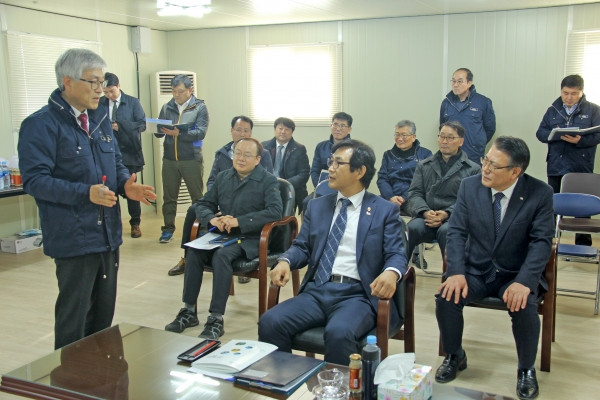 류희인 행정안전부 재난안전관리본부장이 사업현장을 방문해 현장관계자들과 현장점검