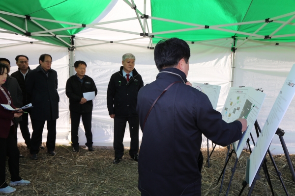 문정우 군수 현장돌아보기 모습-사계절 꽃단지
