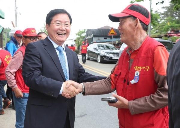 산불근무자 격려에 나선 장종태 서구청장