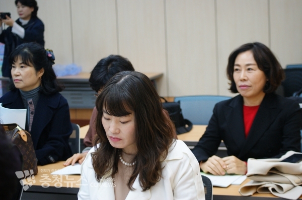 초대회장 김복렬(우)