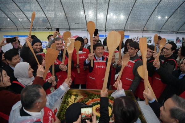 17개국 주한외교사절단 딸기 비빔밥 만들기 행사