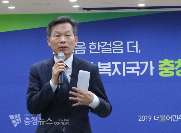 나소열 부지사가 20일 도청 대회의실에서 더불어민주당-충남도 예산정책협의회 결과를 발표하면서 '내포 혁신도시 지정'에 자신감을 보이고 있다.