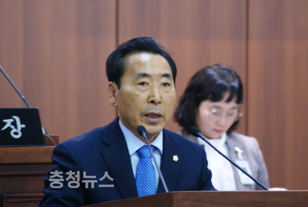5분 발언하는 신경철 태안군의원 / 충청뉴스 최형순 기자