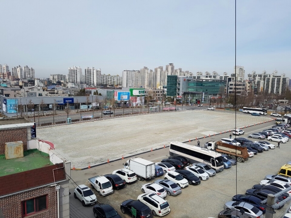 주차공유 방식으로 조성한 아산시청 임시공영주차장