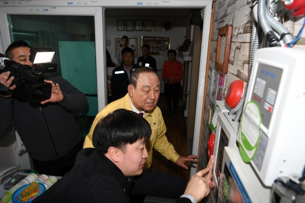 황선봉 예산군수, 국가안전대진단 안전점검 현장 방문 모습