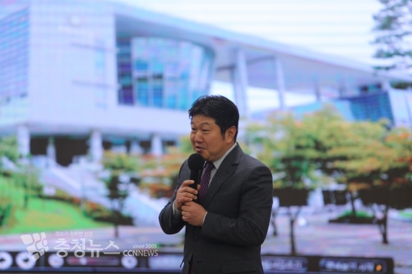 인치견 천안시의회 의장