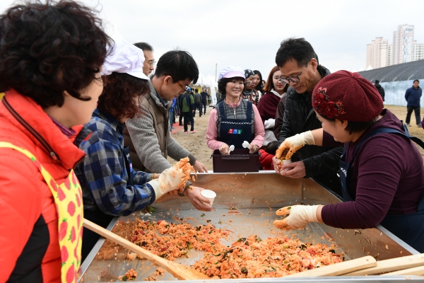 딸기비빔밥 한번 잡숴봐