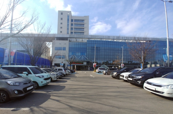 천안시청 부설주차장 전경