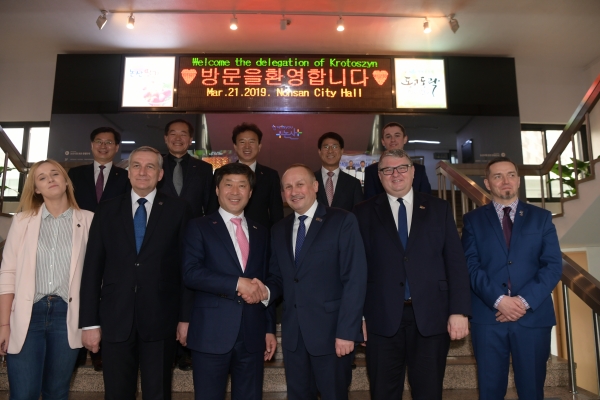 폴란드 크로토신시 프란치섹 마츠샤웩(Franciszek Marszałek)시장을 단장으로 비엘코폴스카주 부 주지사 등 크로토신시 대표단 논산시 방문