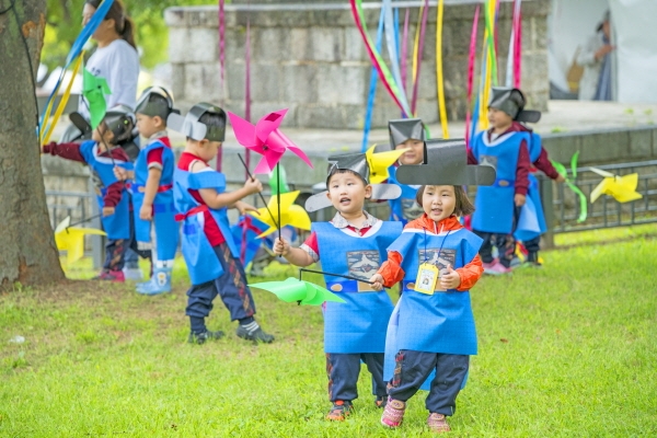 전국 최고의 아동친화 도시 조성_지난 2018년 역사인물축제를 즐기는 아이들 모습