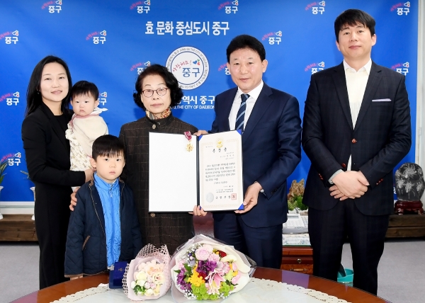 故최만곤 하사 유가족 화랑무공훈장 전수식