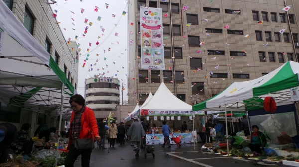 지난 직거래장터 전경