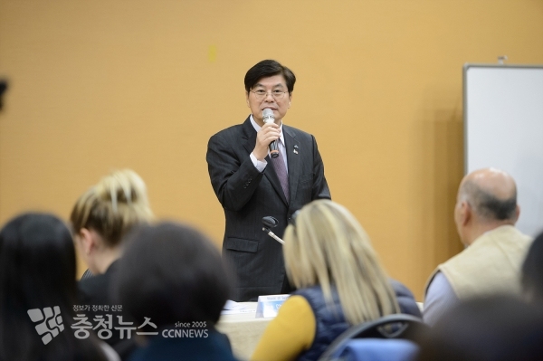 세종시를 소개하는 이춘희 세종시장