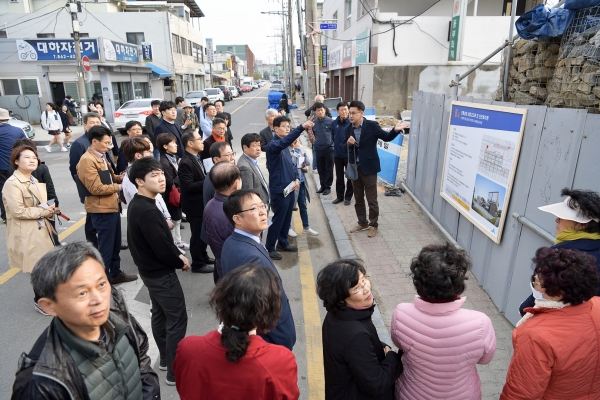 도시재생 현장투어 진행 모습