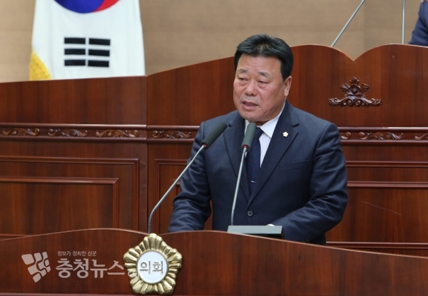 허욱 천안시의원 건의문 낭독 / 충청뉴스 최형순 기자