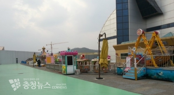 지난 2016년 대전마케팅공사가 무허가 놀이기구를 설치해 운영한 모습(사진=네이버 블로그)
