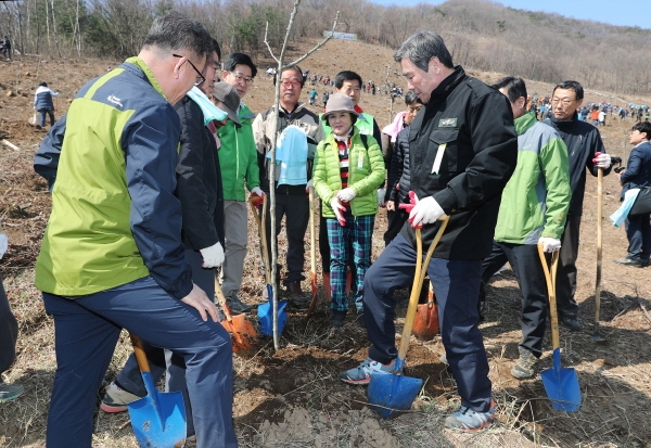 보령시, '충청남도와 제74회 식목일 나무심기' 행사