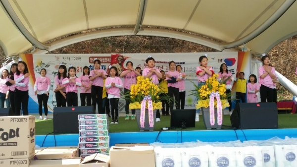 제46회 윤봉길평화축제 홍보 총력! (3일 한내장 4·3만세운동 기념 행사장에서 플래시몹 퍼포먼스 선보여)