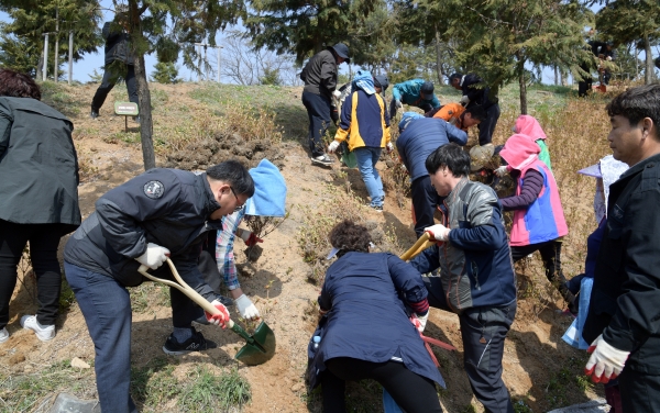논산시, 제74회 식목일 기념 나무심기 행사 개최