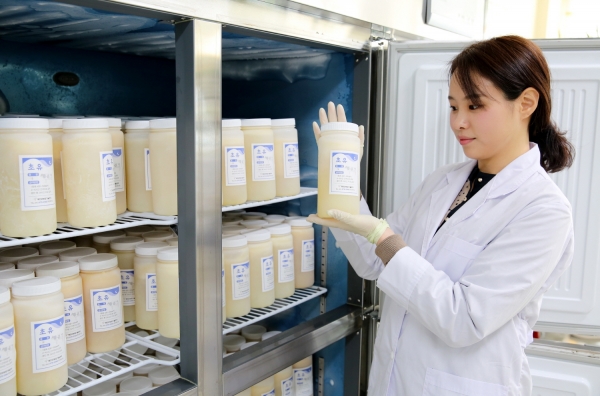 ‘초유은행’이 송아지 폐사율 감소에 큰 도움을 주며 지역 축산농가들로부터 큰 호응을 얻고 있다. 사진은 초유 살균 처리 후 보관 모습.