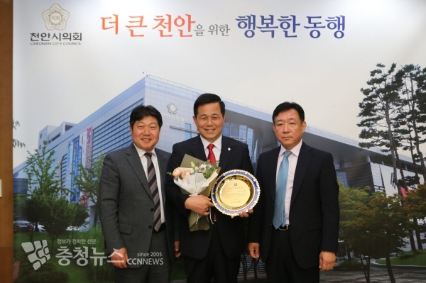 천안시의회 이교희 의원, 제1회 지구촌 신인루키상 수상 / 충청뉴스 최형순 기자