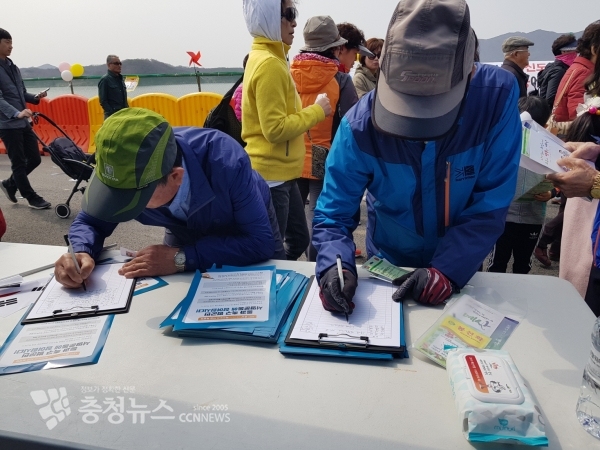 혁신도시 지정 촉구 범 군민 서명운동 모습