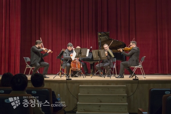 이탈리아 산타체칠리아 국립음악원의 「산타체칠리아 퀸텟(피아노 5중주)」의 공연 장면