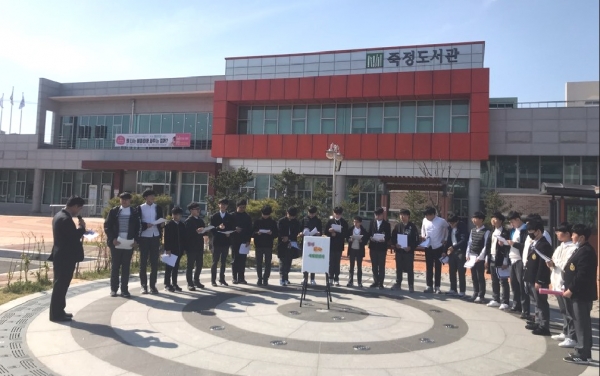 도서관 주간 프로그램 운영 장면(독립선언서 낭독).