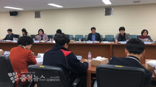 지난 ‘제2회 편한 교복 추진위원회’ 협의 장면